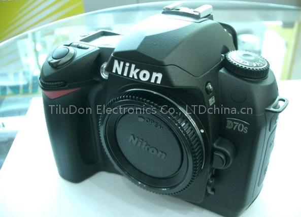 Nikon D70S
