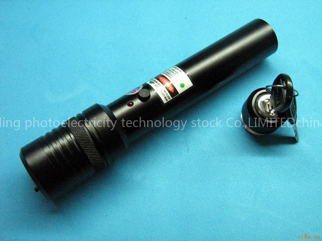 200mw 532nm Adjustable focus green laser flashlight with double insurance