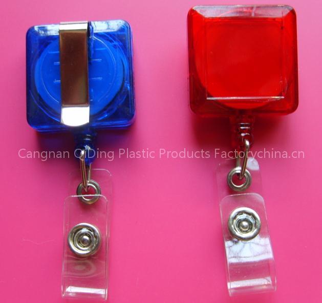 Retractable badge reel