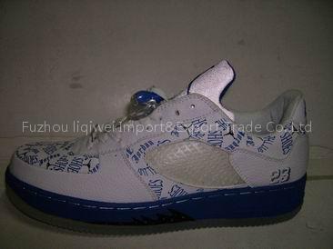 branded sport shoes