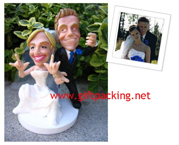 "Honeymoon Bound" Couple in Car Cake Topper