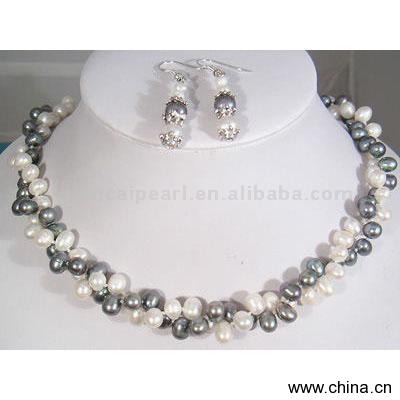 Pearl Necklace with Earrings