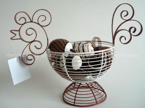 Iron Hen-shaped container