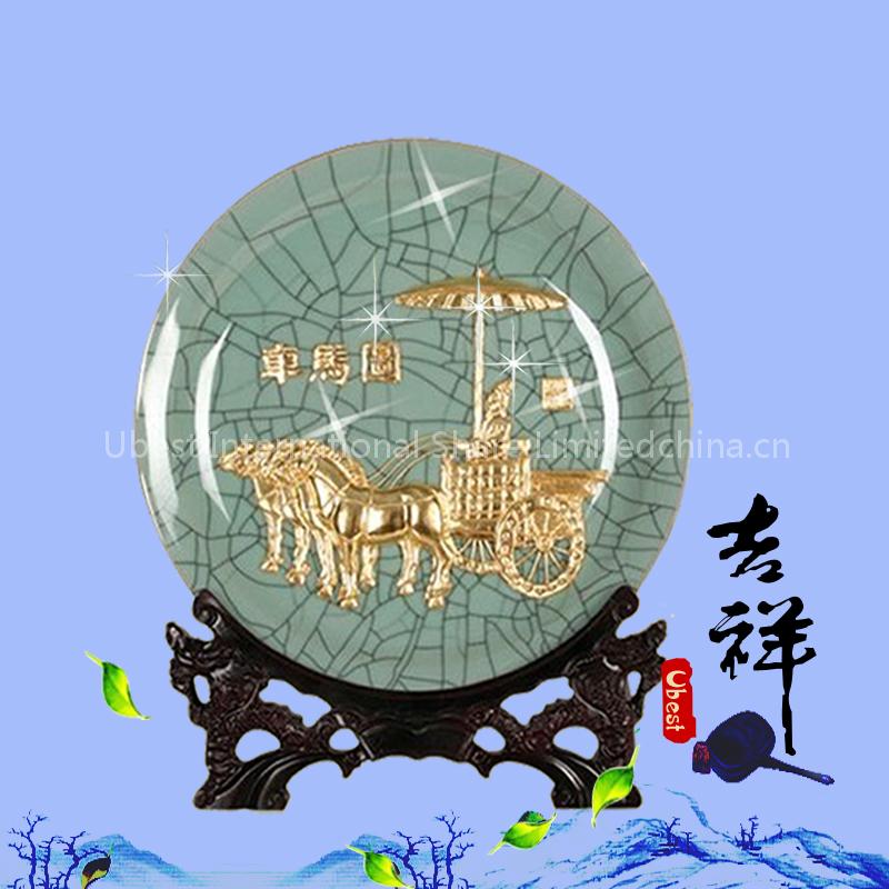 ceramic plate with mainstream sculpture