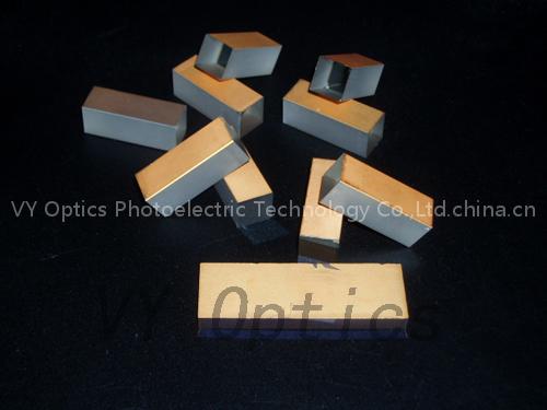 LiTaO3 crystal lens