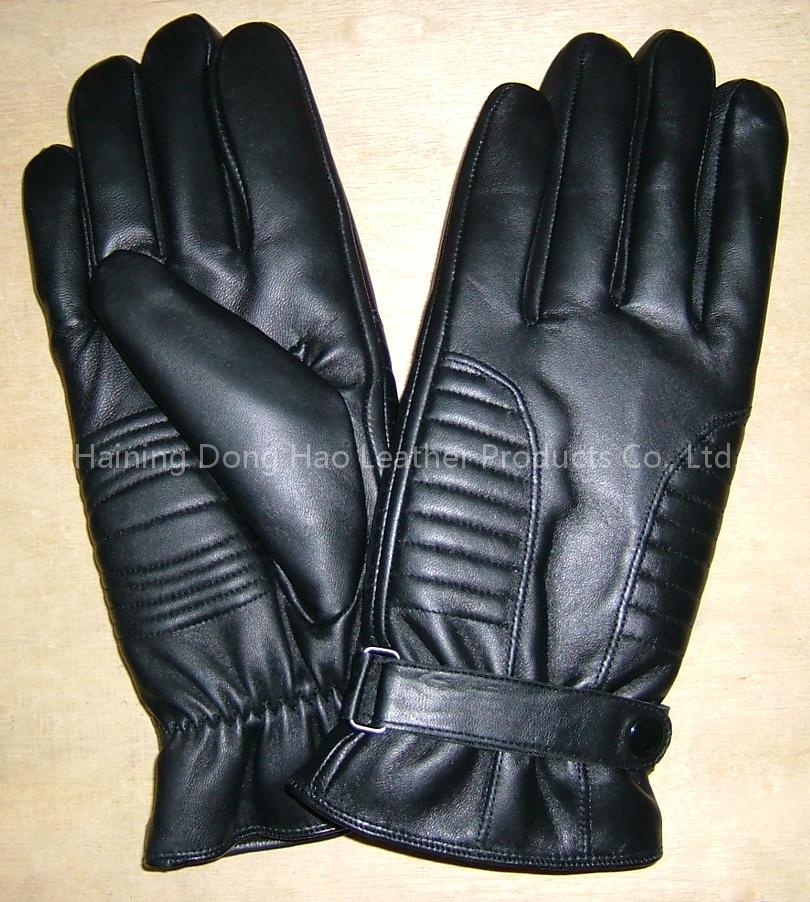 Haining Donghao produce leather gloves