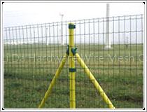 welded wire mesh fence