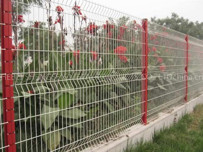 wire mesh fence