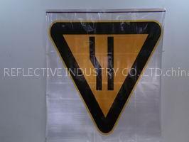 Reflective traffic sign