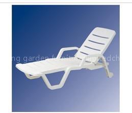 chaise lounge chairs