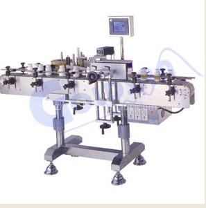 Round bottle labeling machine with feeder table