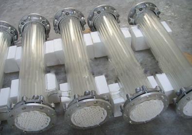 Shell and tube glass heat exchanger