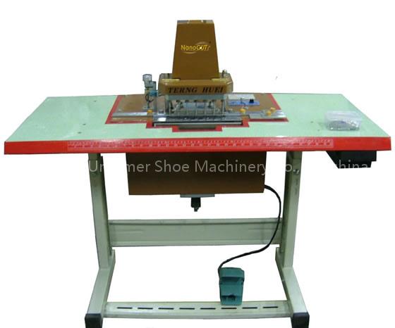 Belt dyeing hole machine