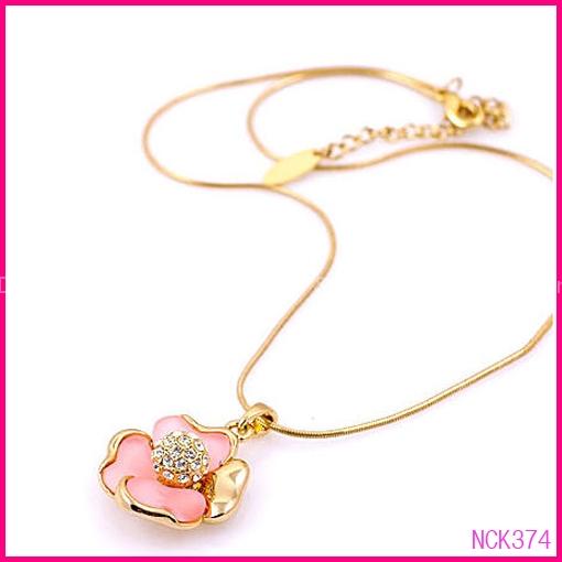 Flower enamel necklace