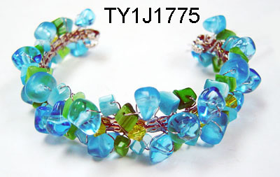 Hong Kong Wire Bangle With Plastic Stone