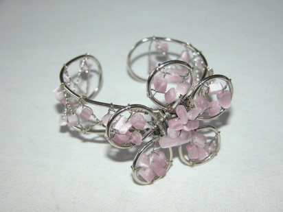 United Kingdom Rounded Flower Bracelet