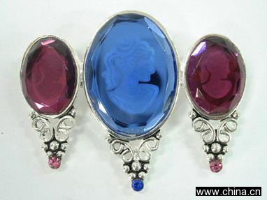 Brooch