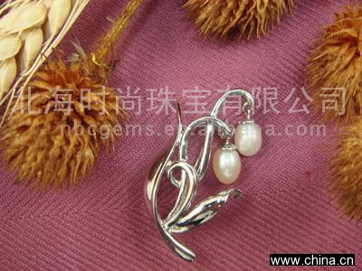 Brooch (1002)