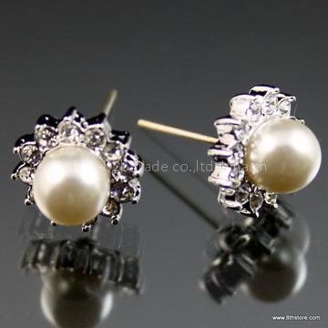 Chanle Earring on sell.