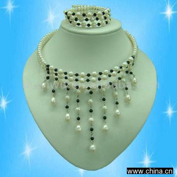 Pearl Necklace and Bracelet