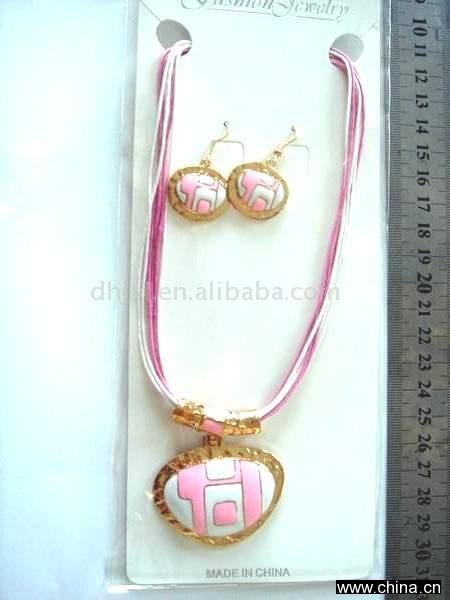 Set of Earring and Pendant