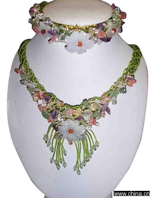 Fashion Jewellery Set (Crystal Necklace and Bracelet)