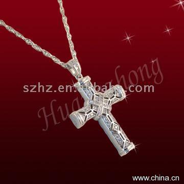 925 Silver Pendant With Attractive CZ Stones