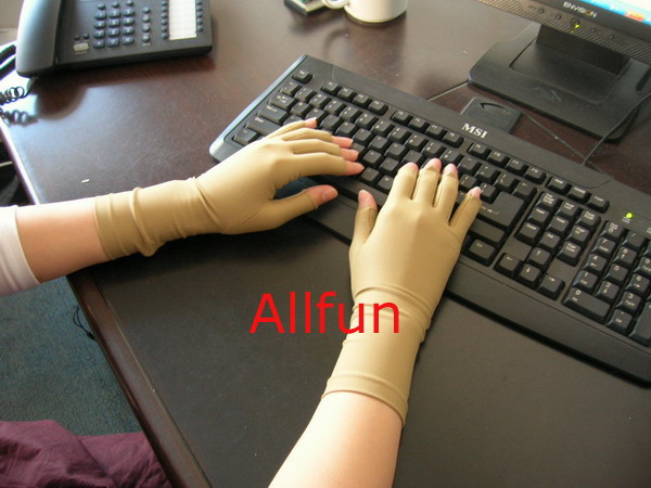 Computer gloves ergonomic wrist support