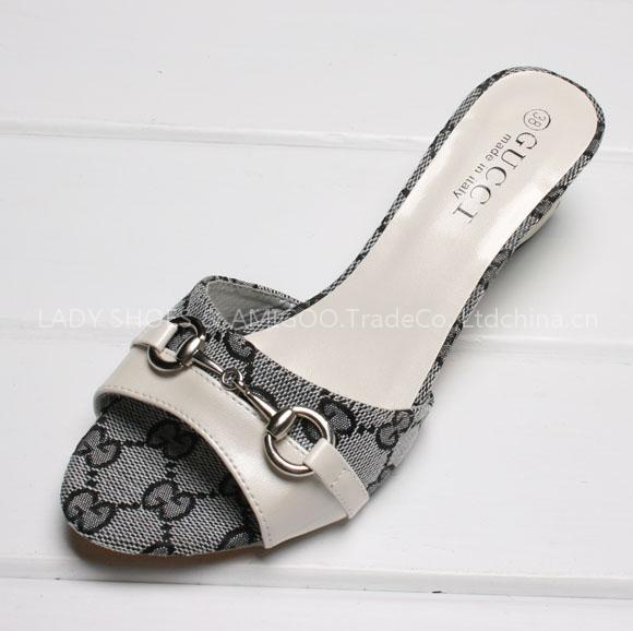 SPORT SHOES