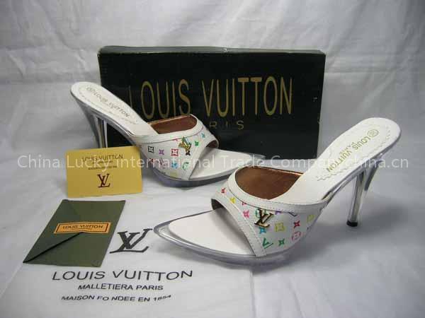 Best lady sandals, Brand LV, Gucci, Dior, Chanel, Fendi, D&G, Versace,Burberry, Coach, Prada, Clarks, Tous, Chloe slippers in