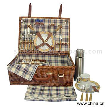 Luxury Wicker Picnic Basket for 4 Persons