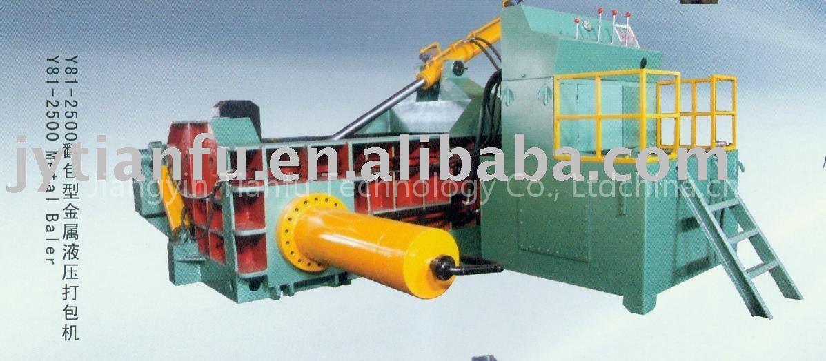 Hydraulic metal baler