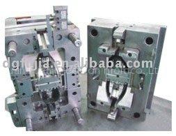 Plastic injection mold