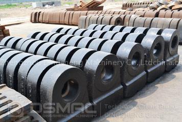 Wear-resistant crusher hammers