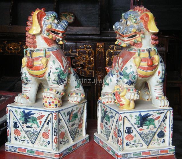 Porcelain,Ceramics,Porcelain lion