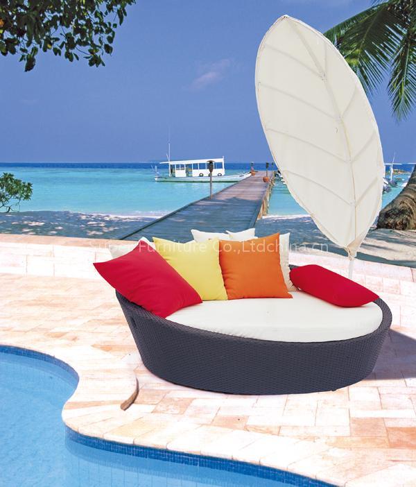 PE Rattan Round Lounge chair sun bed