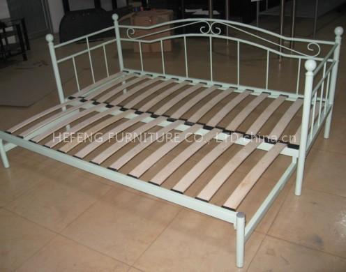 bed, daybed, bed with wood slats