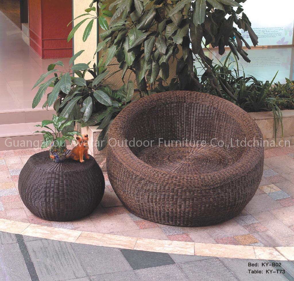 PE Rattan Weaves Chaise Lounge