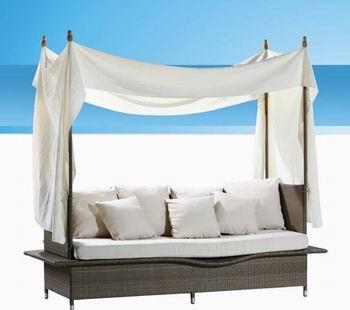 alum/rattan bed