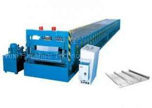 Floor deck roll forming machine