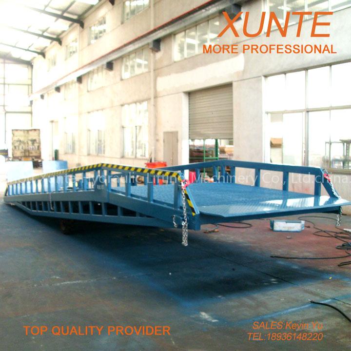 Mobile hydraulic dock leveler