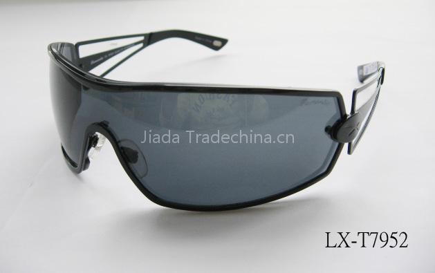 design and fashion sunglasses