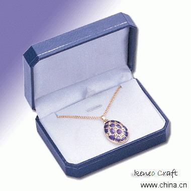 Paper necklace boxes