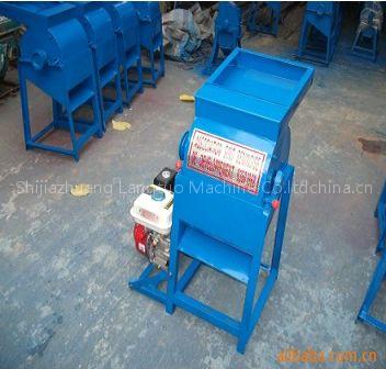 Corn peeling and threshing machine