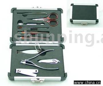 manicure set with alumniun case